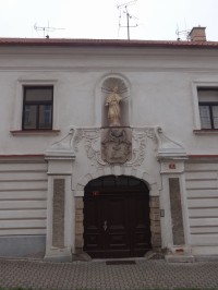 Jeden zajímavý dům a sv. Jan Nepomucký v Novém Městě nad Metují