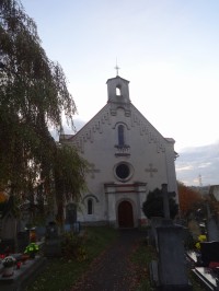 Kostel sv. Ducha s hřbitovem a sochou sv. Leopolda v Krčíně, městské části Nového Města nad Metují