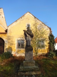 Obříství a socha sv. Jana Nepomuckého