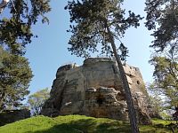 Valečov – zřícenina skalního hradu