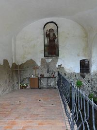 Sv. Jan pod Skalou a studánka svatého Ivana u kostel Narození sv. Jana Křtitele