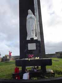 Azory – ostrov Faial – památník Monumento de Nossa Senhora da Conceição a vyhlídka