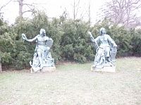 Obrázky z Brna – sochy, sousoší, pomníky či památníky IV – Obchod a Tolerance v parku Lužánky