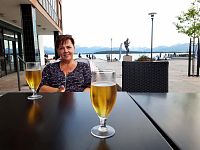 Thajská kuchyně a pivo ze stejné země nakonec neměly chybu. Odcházíme spokojeni.