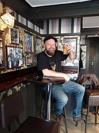 A jak je to s tím alkoholem v Norsku?  Klasická prohibice tady není, přesto má konzumace alkoholu určitá pravidla. V běžných obchodech mají pouze pivo a obdobné nápoje s nízkým obsah alkoholu.