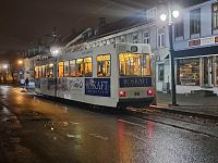 Nedaleko zmíněného penzionu je také zastávka městského autobusu či tramvaje i autobusu, který jezdí na letiště.
