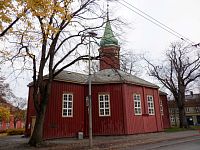 Dřevěný špitální kostel s charakteristickou věží a střechou, který se nachází na ulici Kongens gate, navrhl na osmiúhelníkovém půdorysu architekt Johan Christoffer Hempel.