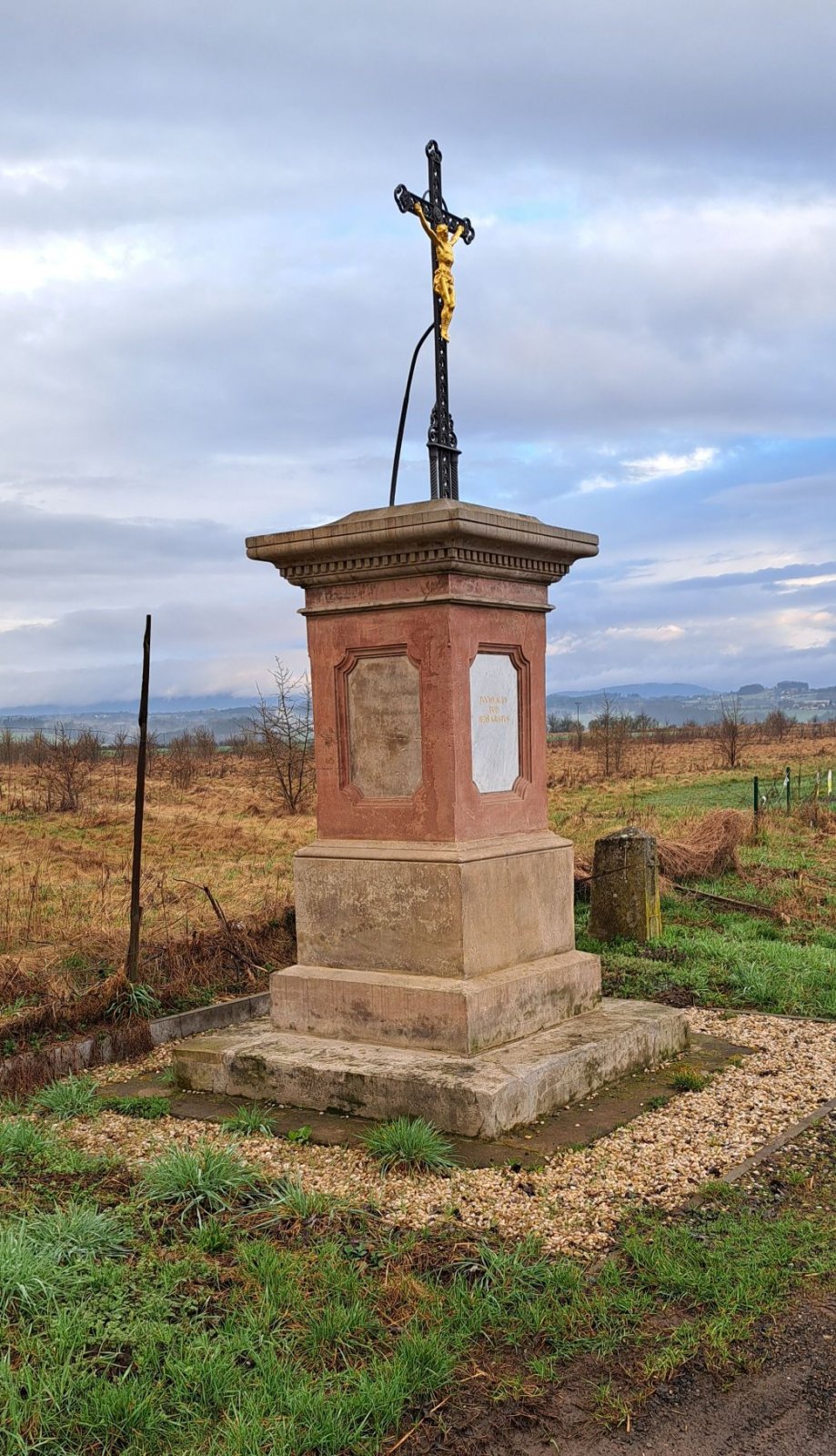 Kříž na severním okraji obce Svijany