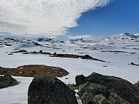 Obrázky z Norska – horská silnice Fylkesvei 55 a pomník a památník