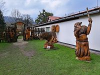 Ráj dřevěných soch v Ostravici