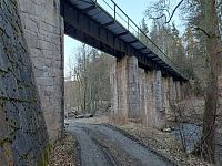 Thermalbad Wiesenbad a železniční most
