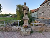 Pohoří Rhön a Jan Nepomucký v Bischofsheim in der Rhön