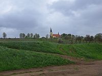 Kyjov a kostel sv. Václava v obci Kostelec