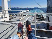 Ani tady na jeho palubě nemusíme řešit, zda je podlaha suchá či mokrá. Protiskluzná podrážka bot si dokonale poradí na jakémkoli povrchu.