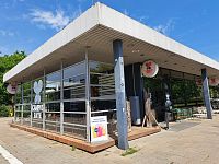 Nedělní dopoledne je na německých dálnicích celkem pohodové. Po zdolání 731 km máme ještě čas na kávičku.