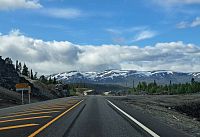 Silnice byla budována vězni za druhé světové války. Název tomuto místu dala konkrétní událost. Na skalním úryvu byl namalován v červnu 1943 krvavý kříž. Krev pocházela od vězně, který byl zastřelen na cestě, a kříž následně namaloval jeho bratr.