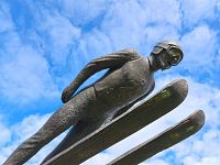 V roce 1983 byl vyznamenán medailí Holmenkollen, což je nejvyšší norské ocenění v lyžování. Rok poté se stal vítězem Světového poháru.