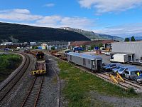 Další její „NEJ“ spočívá v tom, že jako jediná v zemi prochází přes polární kruh. Norlandská železnice, které se říká „Polární expres“ bývá označována za jednu z nejkrásnějších cest vlakem na světě.