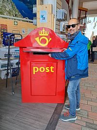 A také zde funguje polární pošta i s originálním razítkem. V době, kdy píši toto povídání, mohu potvrdit, že pohledy dorazily včas a v pořádku.