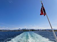 Včera i dnes jsme viděli dost vody, ale vždy se jednalo o fjord, jezero či řeku. Až nyní vyplouváme na otevřené Norské moře. Po Baltském a Severním se jedná o třetí okrajové moře Atlantského oceánu.