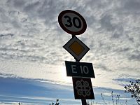 Kdysi to byl zapadlý kout Norska, který vynikal lovem a sušením tresek. V 90. letech Norové dovedli asfaltovou silnici až do Å, poslední lofotské vesnice. A všechno se změnilo.