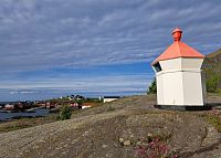 Když už zmiňuji moře a přístav, neměl bych zapomenout ani na majáky a různé navigační stavby. I když v tomto případě se jedná spíše o majáček.