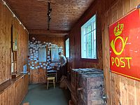 Malá vesnička a jedno muzeum vedle druhého. Poslední, které objevuji, je Muzeum pošty.