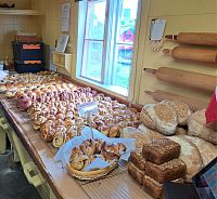 Mají zajímavou nabídku kvalitního a chutného pečiva, které se rodí přímo na tomto místě.