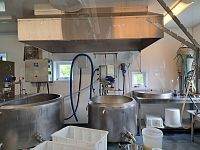 Jídlo možná není na prvním místě, když se řekne Lofoty? Ale mělo by být. Protože mezi vlnami a vrcholky se rodí zajímavé chutě kouzelného světa. Chutě Lofot.