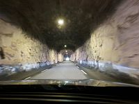 Některé tunely jsou starší, užší a méně osvětlené. A když v něm člověk potká kamion, tak ….. Zvládli jsme to, jinak bych o tom nepsal.
