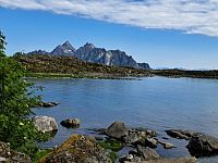 Dvacet pět tisíc kilometrů mořského pobřeží či mnohem více? Nevím, já to neměřil. Norsko se táhne jako nudle ve tvaru kapky podél celého západního a severního pobřeží Skandinávského poloostrova.