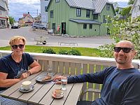 Moje ženuška nemá nic proti fotbalu, ale současně dodává, že nejlepší sport je káva a dort.