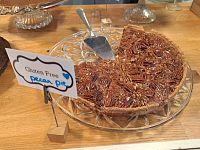 No řeknu vám, že ta pekanová laskomina se jim opravdu povedla. Tak, kdybyste šli náhodou kolem, je to Kafe Knusarn.