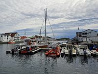 Rybářských osad a měst je na severu Norska mnoho. Štědrý golfský proud přináší místním tuny potravy, tudíž se nemusí obávat o svou obživu.