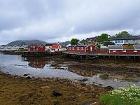 Z města Svolvær odjíždíme nahoru k bílému i zelenému severu, nechat se potěšit a naplnit zdejší čarokrásnou krajinou.