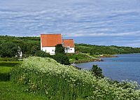 Trondenes Kirke je nejsevernější středověký kamenný kostel v Norsku a nejsevernější dochovaná středověká stavba na světě.