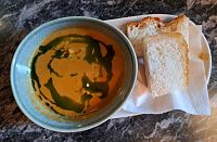 K tradiční norské kuchyni na Lofotách patří rybí polévka a treska.