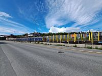 Železnice byla vybudována již v roce 1898, ale překvapivě slouží především sousednímu Švédsku, jelikož přístavy u Baltského moře v zimě zamrzají.