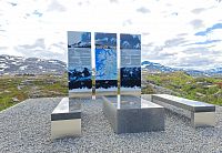 Jihozápadně od města Bjerkvik objevujeme pomník s názvem Narvik 1940. Připomíná důležitého okamžiku v dějinách země během druhé světové války. Bitva o Narvik byla během druhé světové války sérií pozemních a námořních vojenských střetnutí.