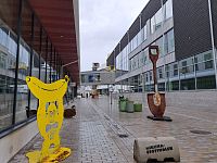 Okolo nové radnice vyrůstá celá nová obchodní a správní čtvrť.