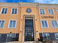 Norsko, Finsko a Švédsko mají své sámské parlamenty, které se v různé míře podílejí na řízení daného regionu, ačkoli většinou mají pouze pravomoc nad záležitostmi sámských občanů ze států, ve kterých se nacházejí.