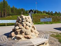 Tentokrát jedeme na jih a opouštíme arktickou oblast. Popravdě řečeno, na první pohled není jednoduché poznat rozdíl „před“ a „za“ polárním kruhem.