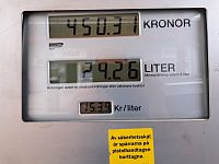 Také ve Švédsku porovnáváme ceny pohonných hmot. Zjišťujeme, že na rozdíl od Norska jsou celkem stabilní a vyrovnané. Nikdo s nimi nečaruje.