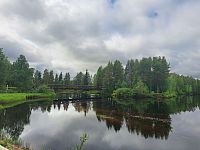 Pokračujeme a každou chvilku, kdy neprší, využíváme k pohledu na okolní kouzelnou krajinu a mačkání spouště fotoaparátu, i když je nám jasné, že to dané místo je kouzelné něčím jiným než tím, co se dá zachytit snímkem.