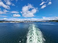 Ale především spěcháme na palubu, jelikož se s námi přišlo rozloučit sluníčko.