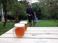 Veškeré fotografie piv jsou samozřejmě dílem fotomontáže, jelikož vím, že alkohol do rukou vodáka nepatří.