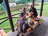 U doušku dobrého moku věříme, že brzy bude nebe nad řekou opět jasné, jako bývá v těch nejkrásnějších vodáckých představách.