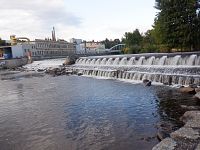 Jeden jez se nám podařilo úspěšně splout a dvanáct jezů jsme neméně úspěšně přenesli nebo přetáhly.