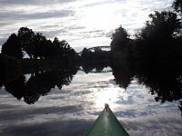 Poklidnou plavbu přerušuje na kilometru 76,4 jez Přepepře, který musíme opět přenášet.