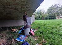Chlad a vlhkost se vplížili během noci do našeho obydlí a konečky svých prstů se dotýkaly oblečení, které tudíž ani trochu neuschlo.